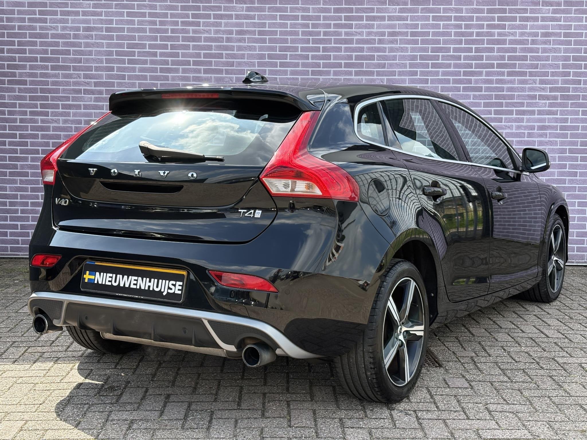 Volvo V40 2.0 T4 Business Sport | Automaat | Stoelverwarming, Gebruikt, Euro 6, Zwart, Origineel Nederlands