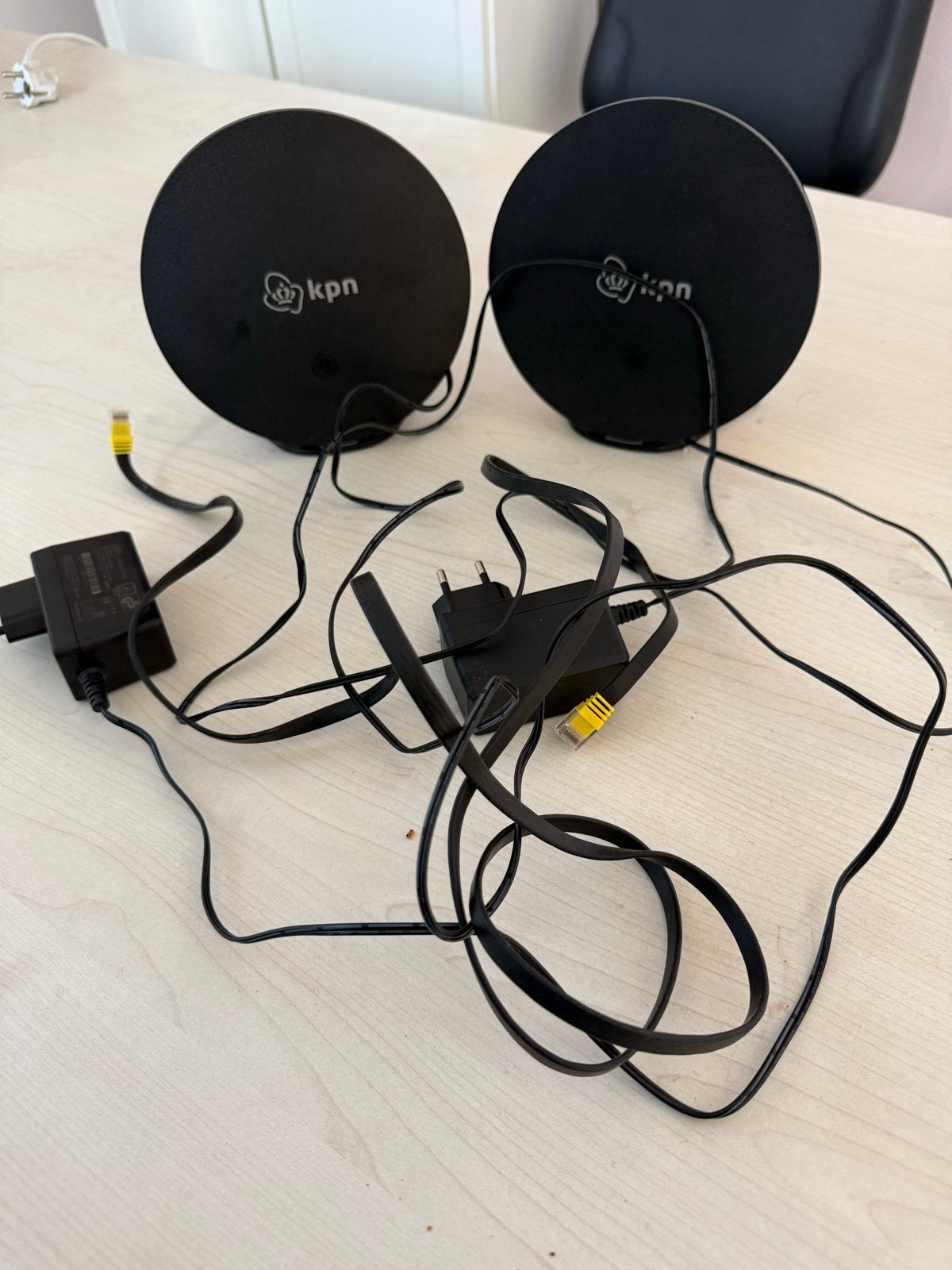 KPN SuperWifi  (2 stuks) met adapters . Kpn wifi versterkers, Ophalen of Verzenden, Gebruikt, Router