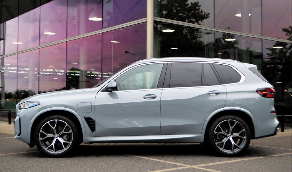 BMW X5 xDrive50e M Sport Automaat / Trekhaak / Panoramadak S, Gebruikt, 2395 kg, Met garantie (alle), Bedrijf