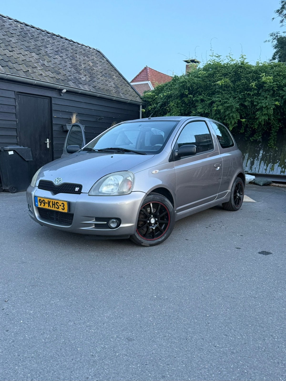 Toyota Yaris T Sport 1.5, 106Pk, sportief en betrouwbaar, Voorwielaandrijving, Metallic lak, 31 €/maand, 4 cilinders