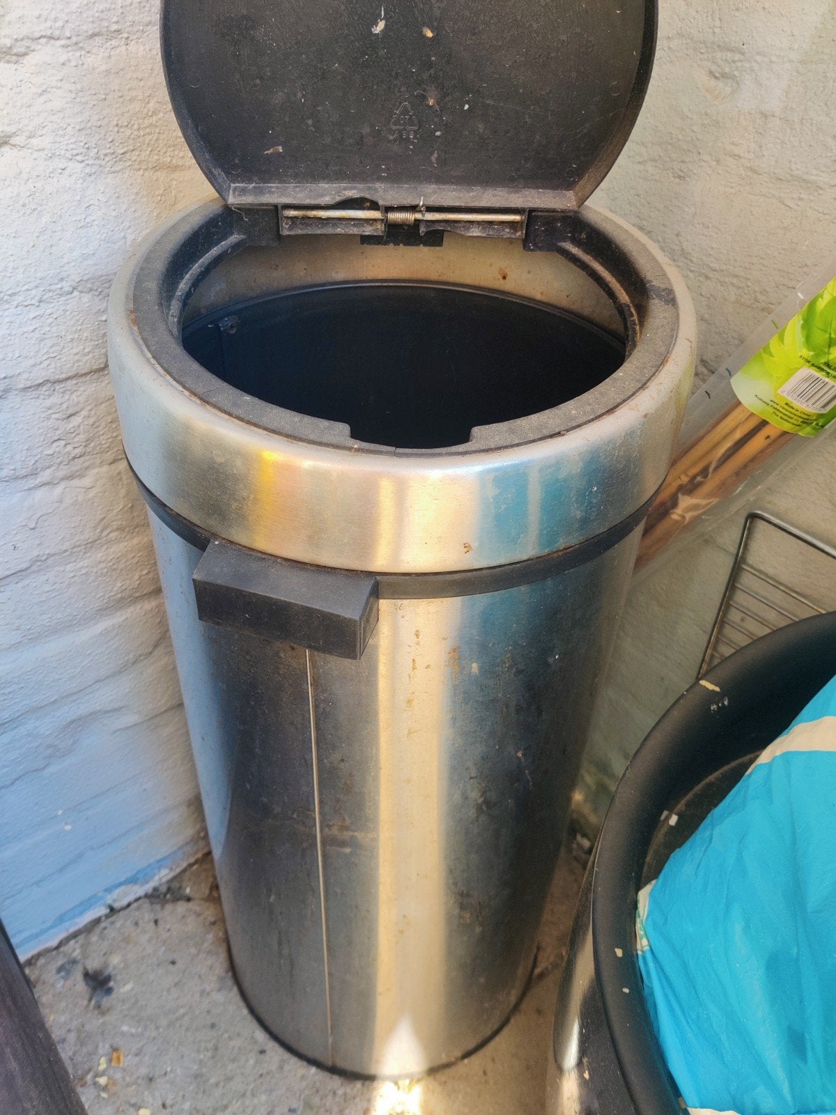 Prullenbak met defecte klep - RVS, Ophalen, Gebruikt, Rvs, 75 – 100