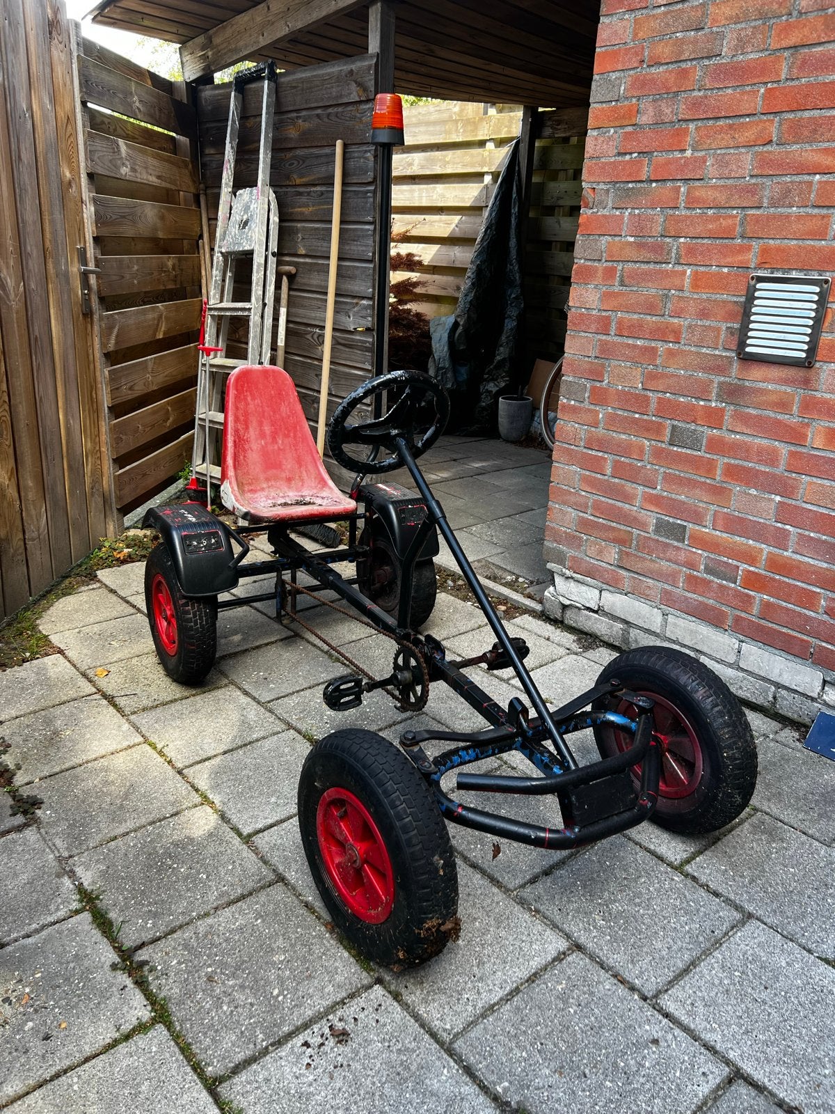 Stoere skelter met zwaailicht - Klaar voor avontuur!, Ophalen, Gebruikt, Trapvoertuig