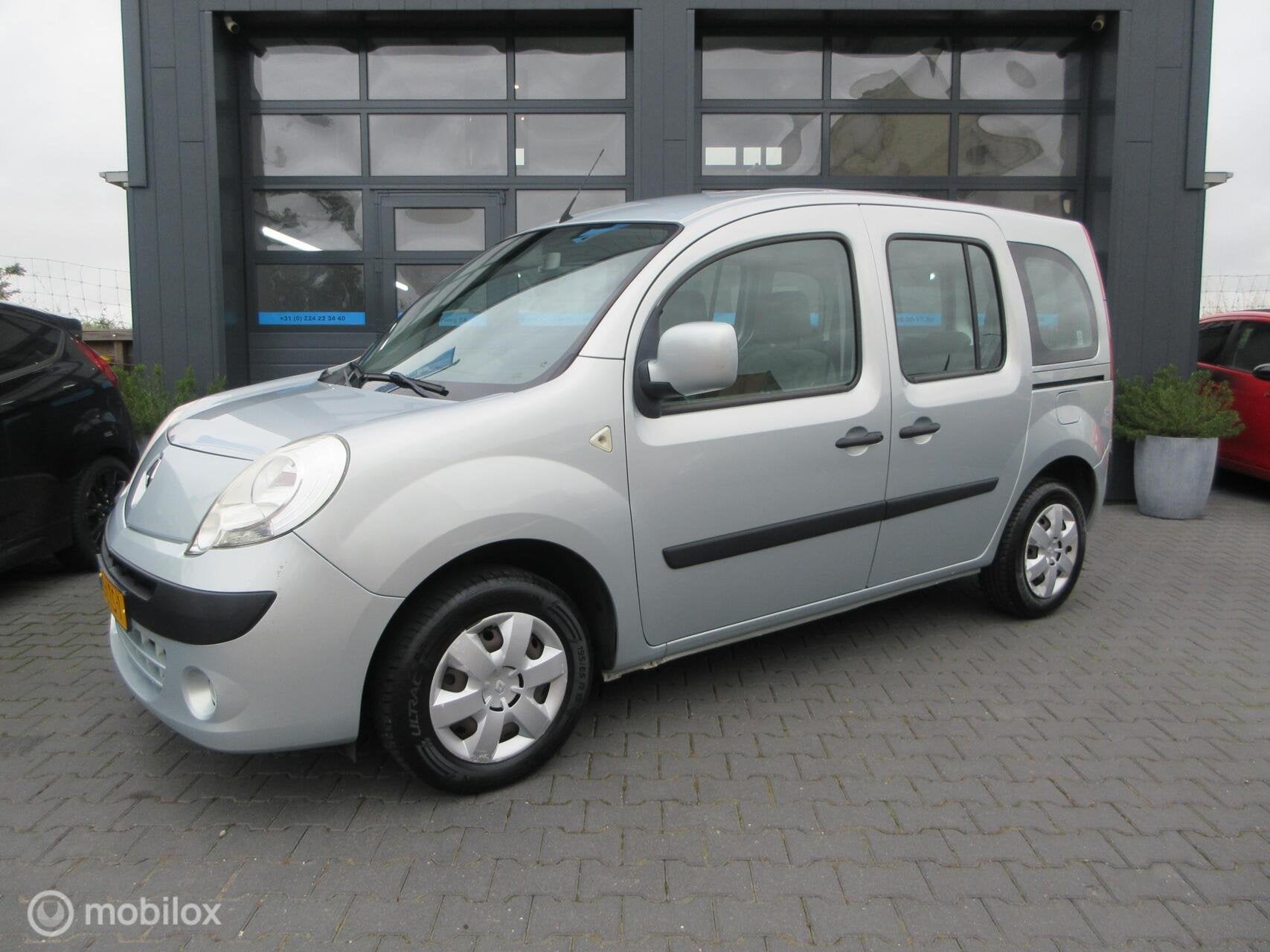 Renault Kangoo Family 1.6 Expression 140dkm! 5 pers Trekhaak, Auto's, Voorwielaandrijving, Gebruikt, 4 cilinders, Origineel Nederlands