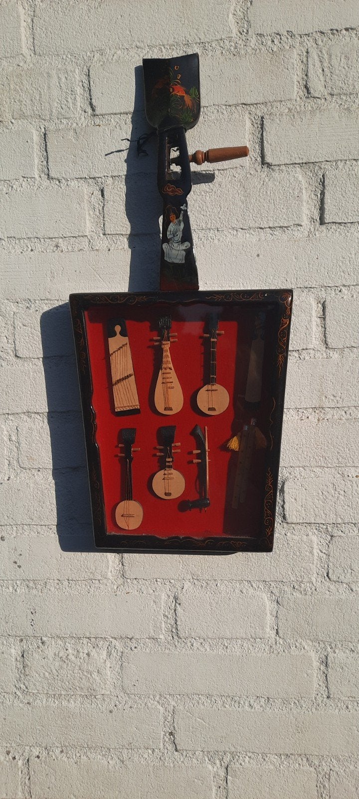 Decoratieve Chinese Muziekinstrumenten in Lijst, Antiek en Kunst, Ophalen of Verzenden