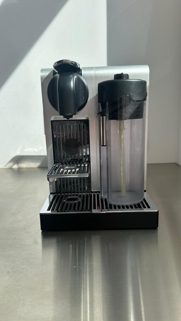 Nespresso DeLonghi Lattissima Touch Koffiemachine, Witgoed en Apparatuur, Koffiezetapparaten, Ophalen, Koffiemachine, Zo goed als nieuw