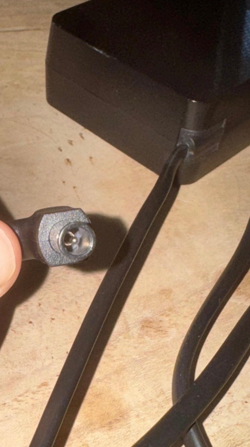 Gezocht: Voedingskabel voor Samsung UHD Monitor U28R550UQU, Ophalen of Verzenden, Gebruikt
