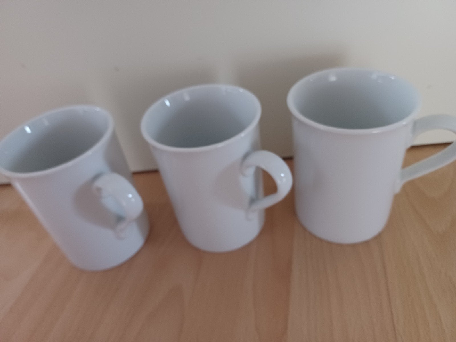 3 witte mokken, Keramiek, Ophalen of Verzenden, Zo goed als nieuw, Overige stijlen