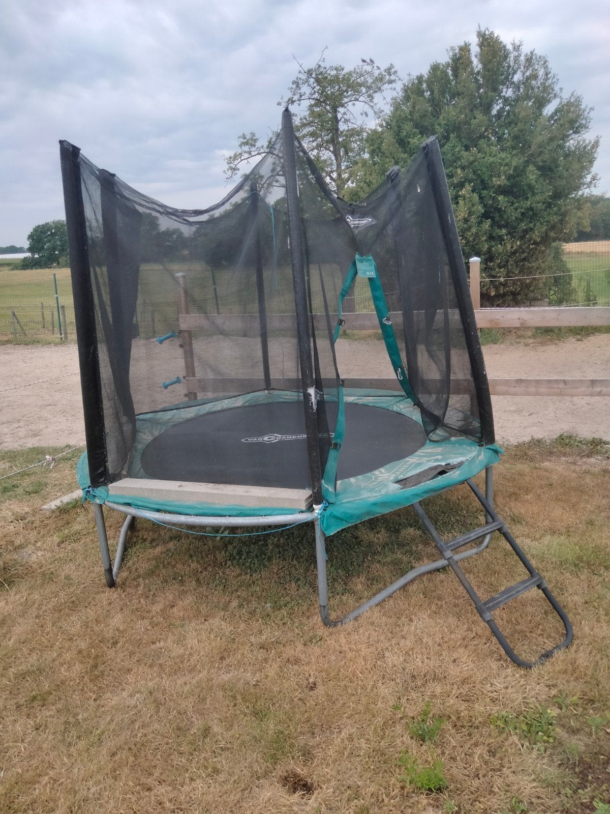 Trampoline 2,44 gratis af te halen, Ophalen, Gebruikt