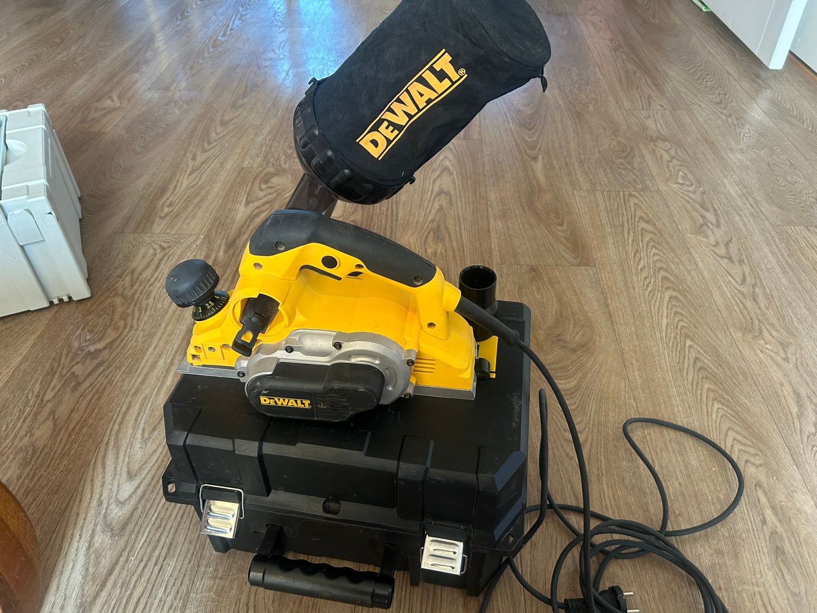 Dewalt D26500 QS elektrische schaafmachine, Ophalen of Verzenden, Zo goed als nieuw, 1200 watt of meer, Bandschuurmachine