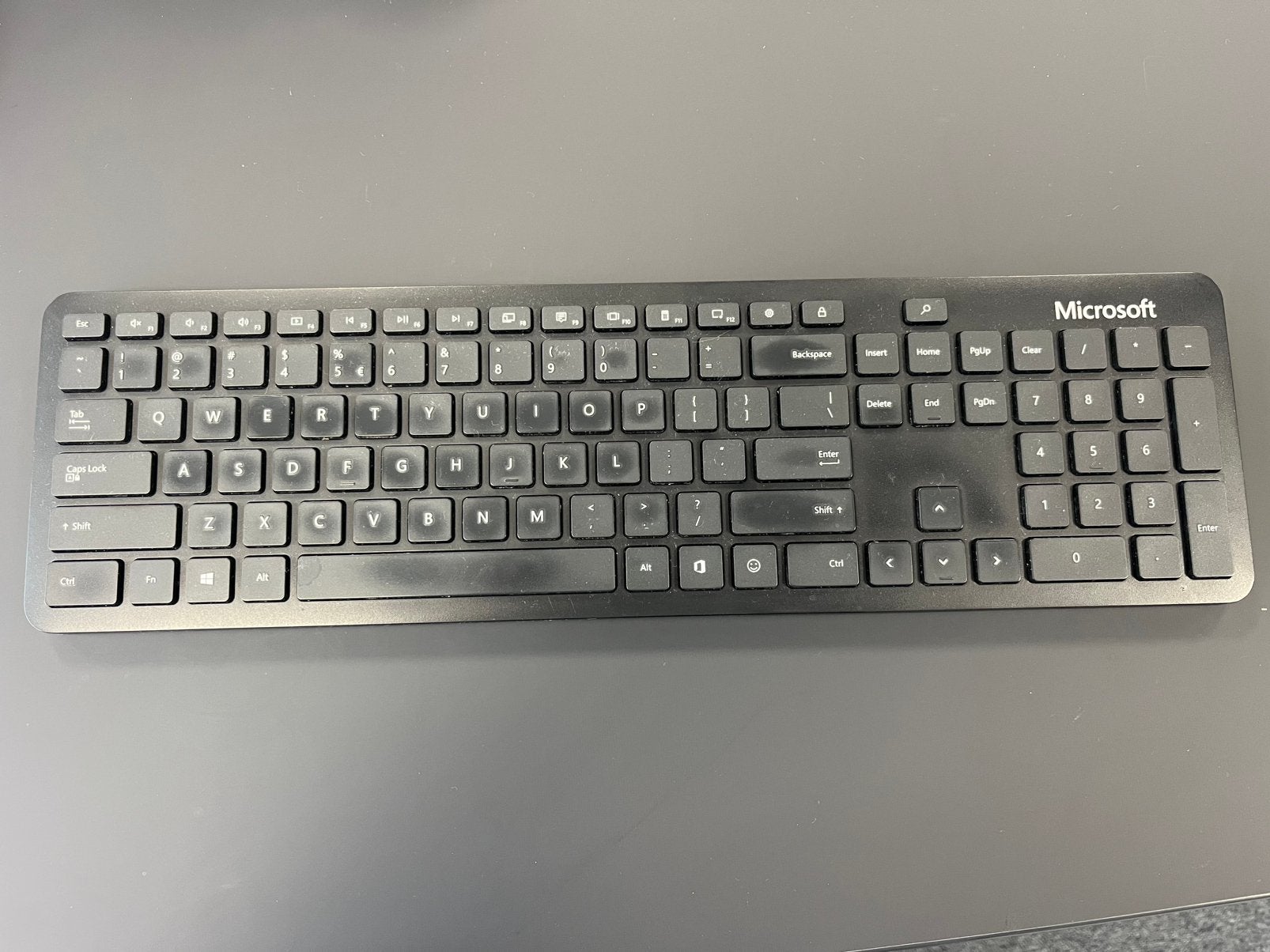 Microsoft Bluetooth toetsenbord – zwart – nette staat, Computers en Software, Ophalen of Verzenden, Zo goed als nieuw
