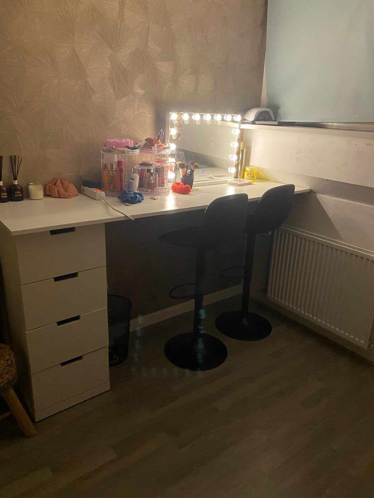 Bureau met 4 lades en met barkrukken, Huis en Inrichting, Bureaus, Ophalen, Gebruikt, IKEA, Wit