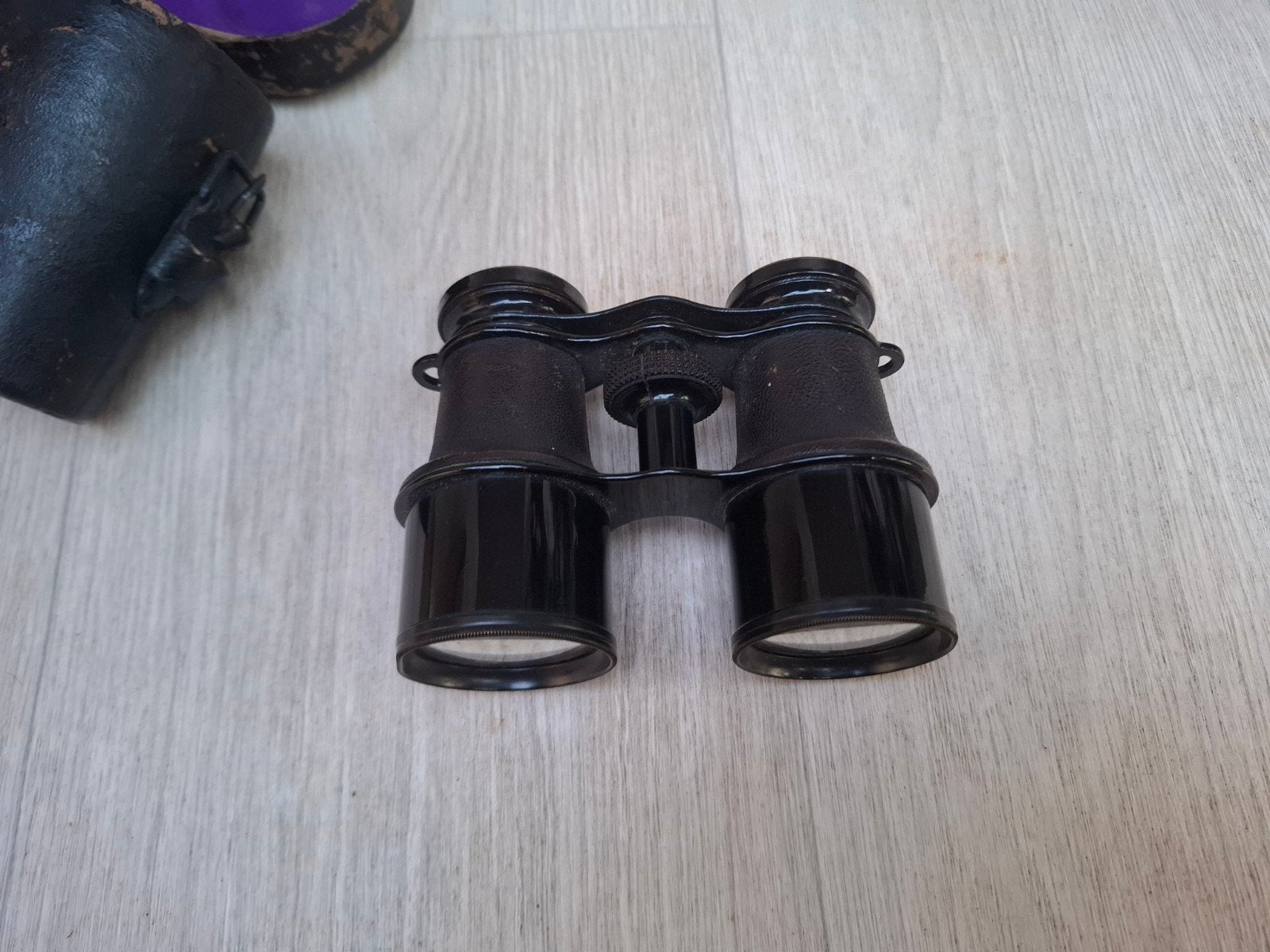 Vintage verrekijker met leren etui, Audio, Tv en Foto, Optische apparatuur | Verrekijkers, Gebruikt, Minder dan 8x, Met hoes of tas