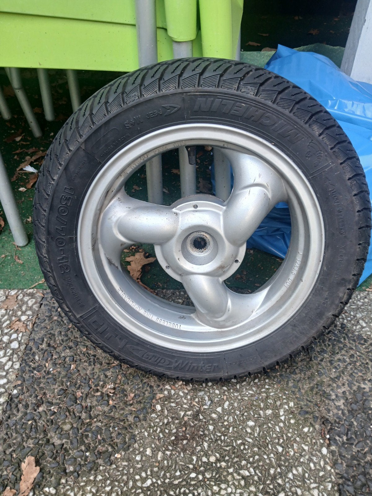 achterwiel kymco 12 inch met band, Fietsen en Brommers, Ophalen of Verzenden, Zo goed als nieuw, Overige typen