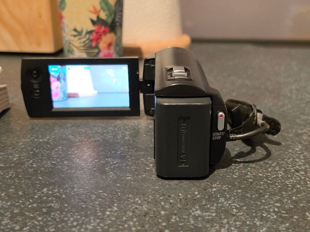 Sony HDR-CX220E Full HD Handycam, Ophalen, Full HD, 20x of meer, Zo goed als nieuw