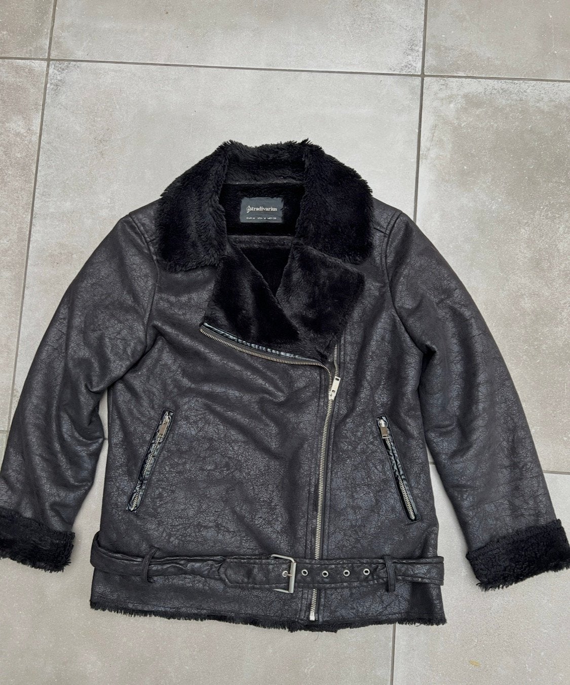 STRADIVARIUS VEGAN BONT ZWARTE LAMMYCOAT BONTJAS WINTERJAS M, Ophalen of Verzenden, Zo goed als nieuw, Maat 38/40 (M), Zwart