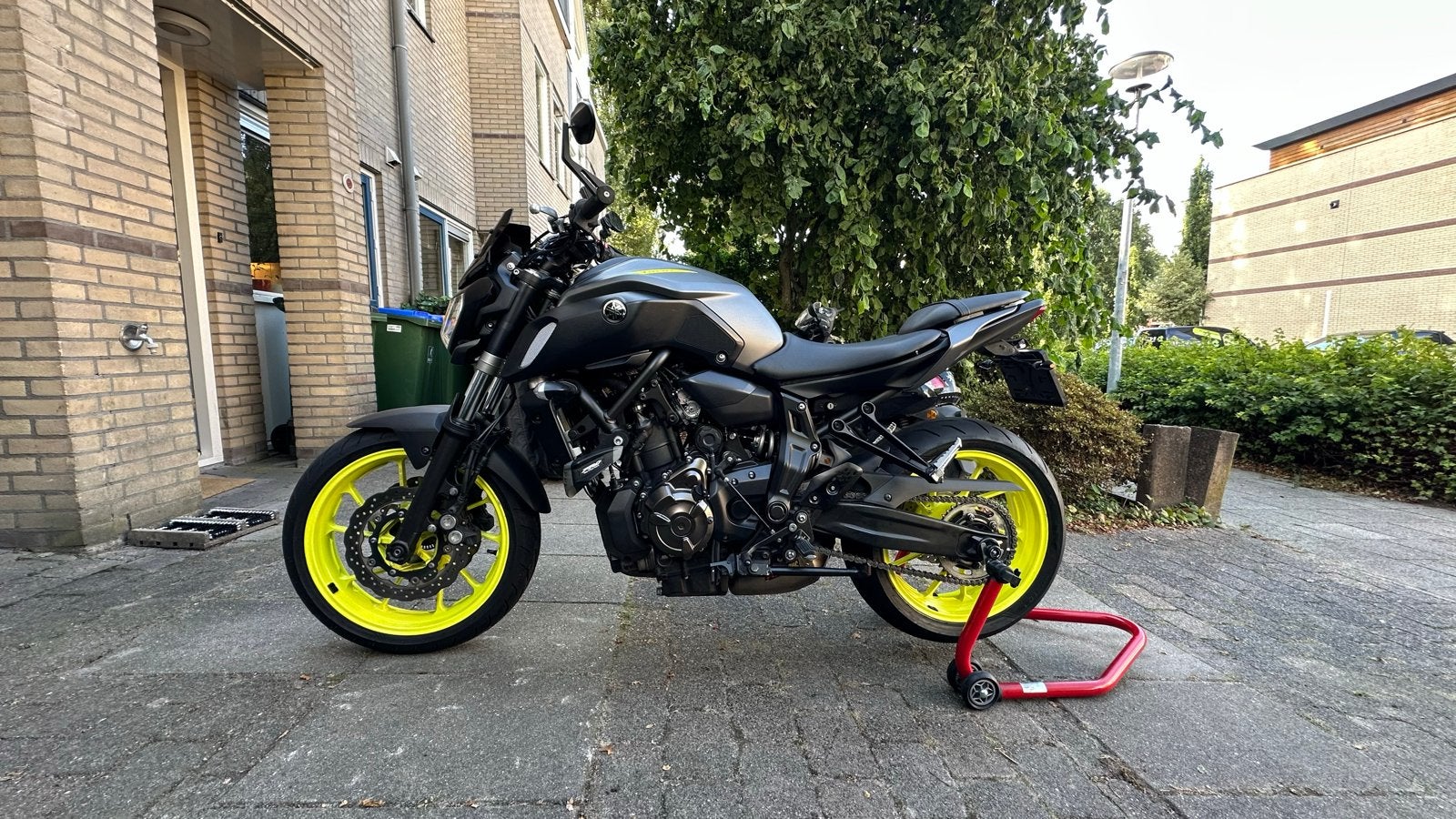 Yamaha MT-07 35kW uit 2018 - Volledig Akrapovic, LED, Motoren, Motoren | Yamaha, Handvatverwarming, 2 cilinders, Gebruikt, Particulier