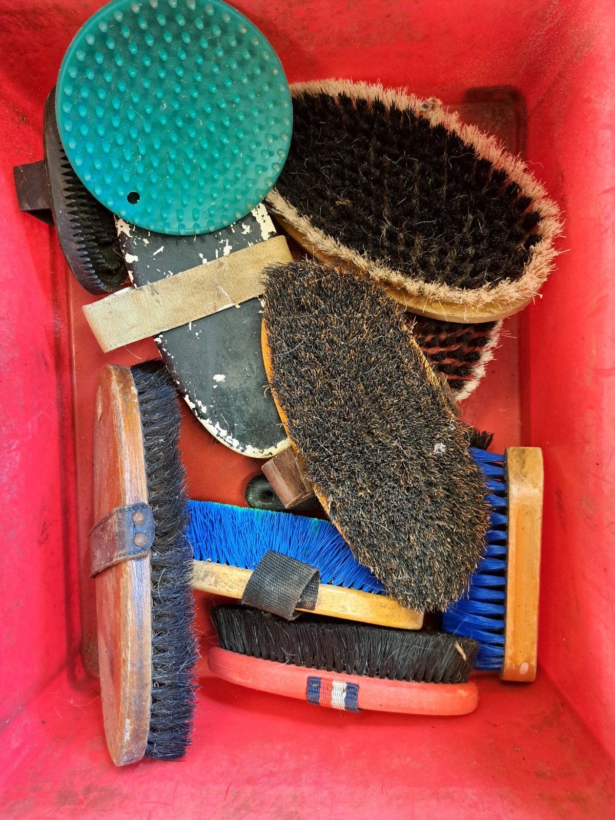 paardenborstels en voegenkrabber., Ophalen of Verzenden