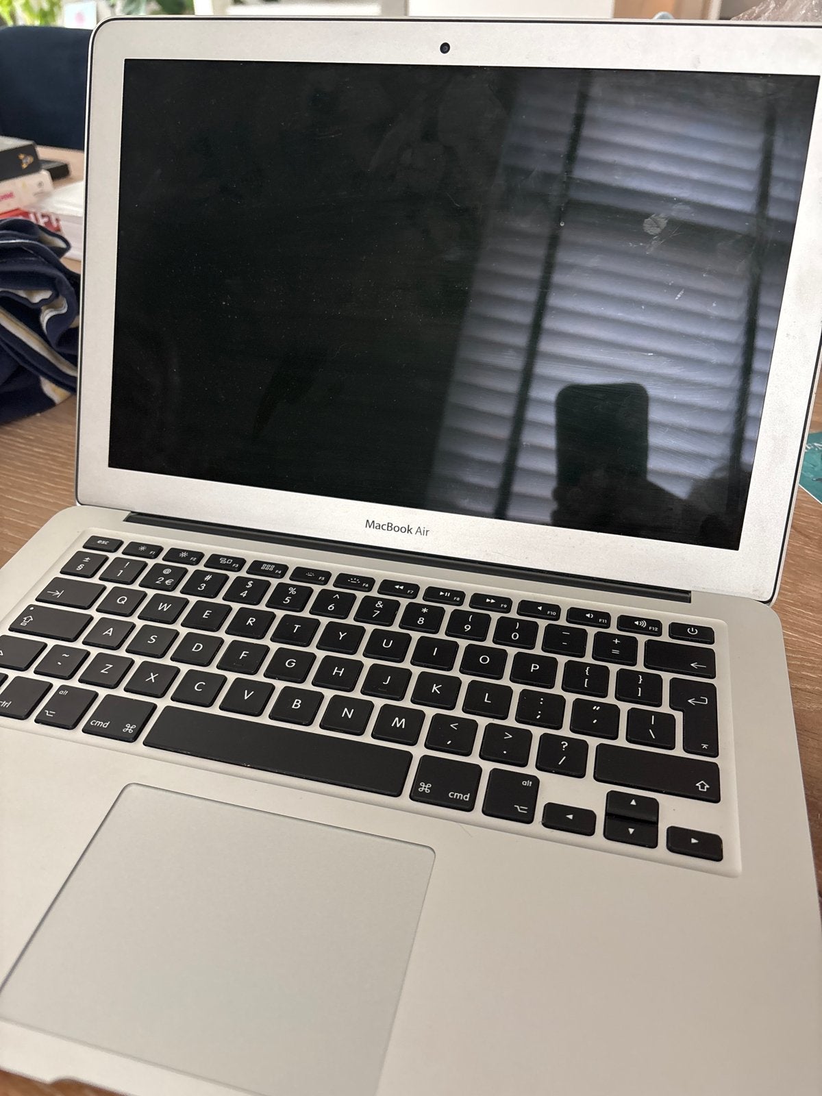 MacBook Air met waterschade - Niet werkend, Minder dan 4 GB, Qwerty, Overige groottes, Ophalen of Verzenden