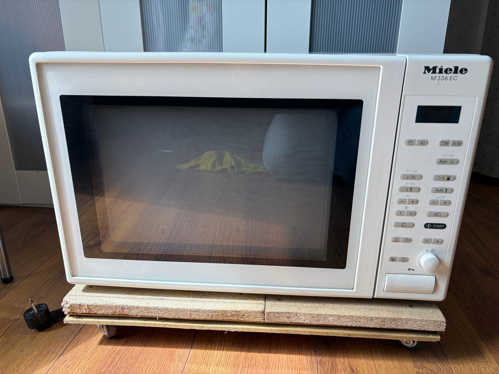 Miele M336EC Combimagnetron - Wit, Vrijstaand, Witgoed en Apparatuur, Magnetrons, Ophalen, Combimagnetron, Gebruikt, Grill