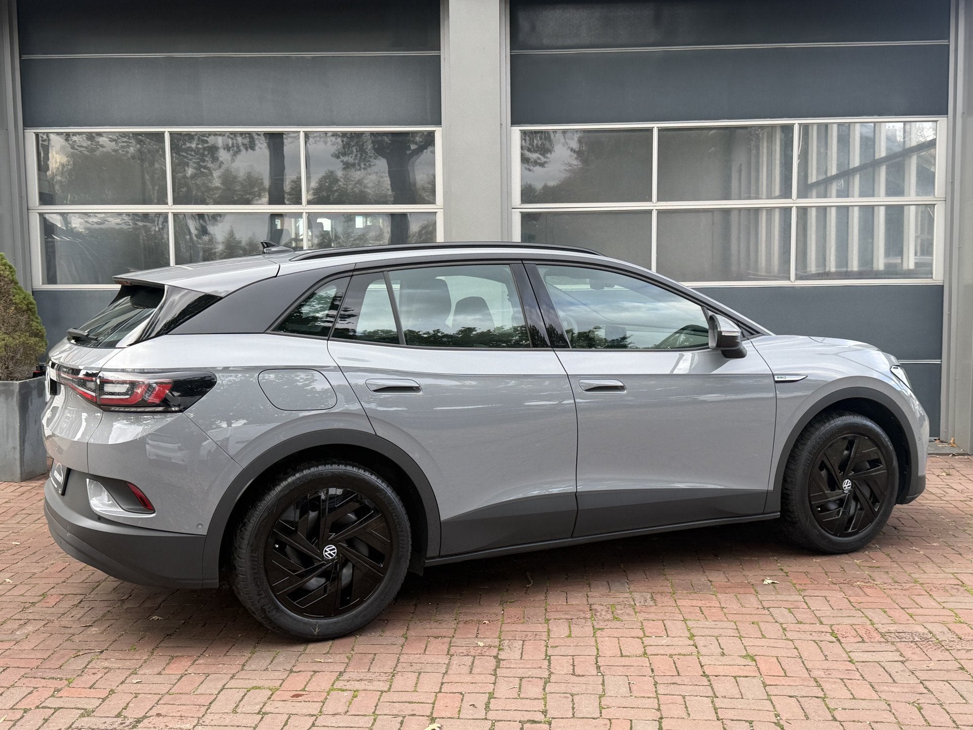 Volkswagen ID.4 Pro 77 kWh SOH 95% KM 92.124 Dealer onderhou, Auto's, Automaat, Dealer onderhouden, Gebruikt, Zwart