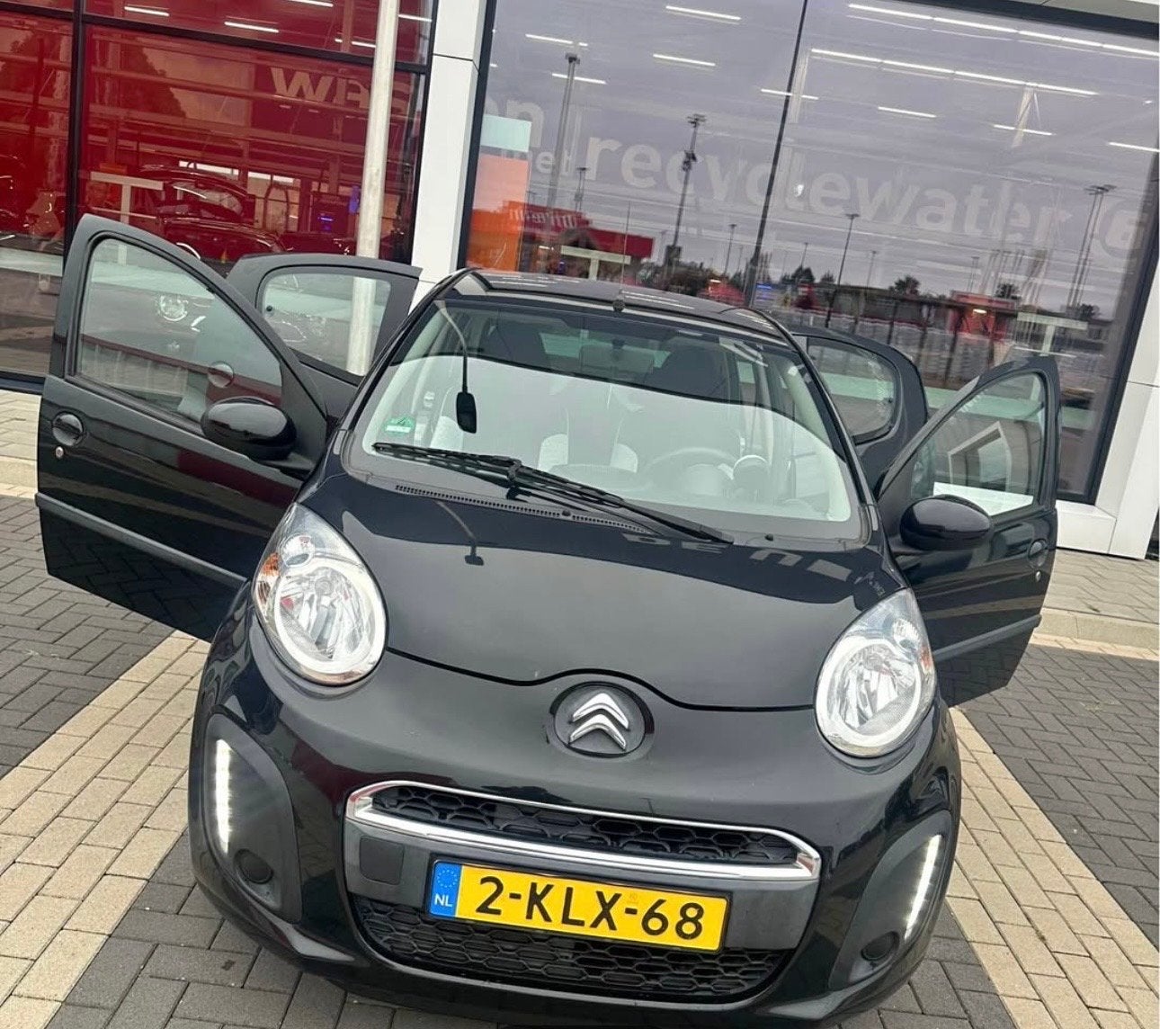 Citroën C1 1.0i 68PK 5D 2013 Zwart, Voorwielaandrijving, Bluetooth, Stof, Zwart