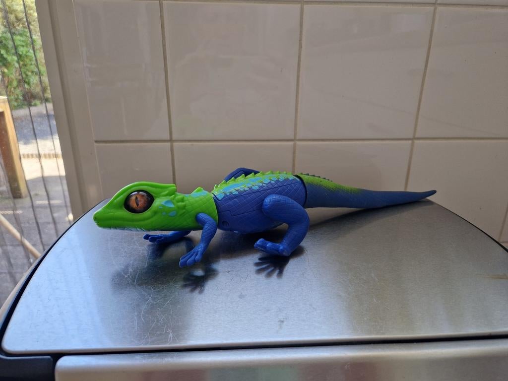 Robot zuru Alive salamander hagedis, Ophalen of Verzenden, Zo goed als nieuw