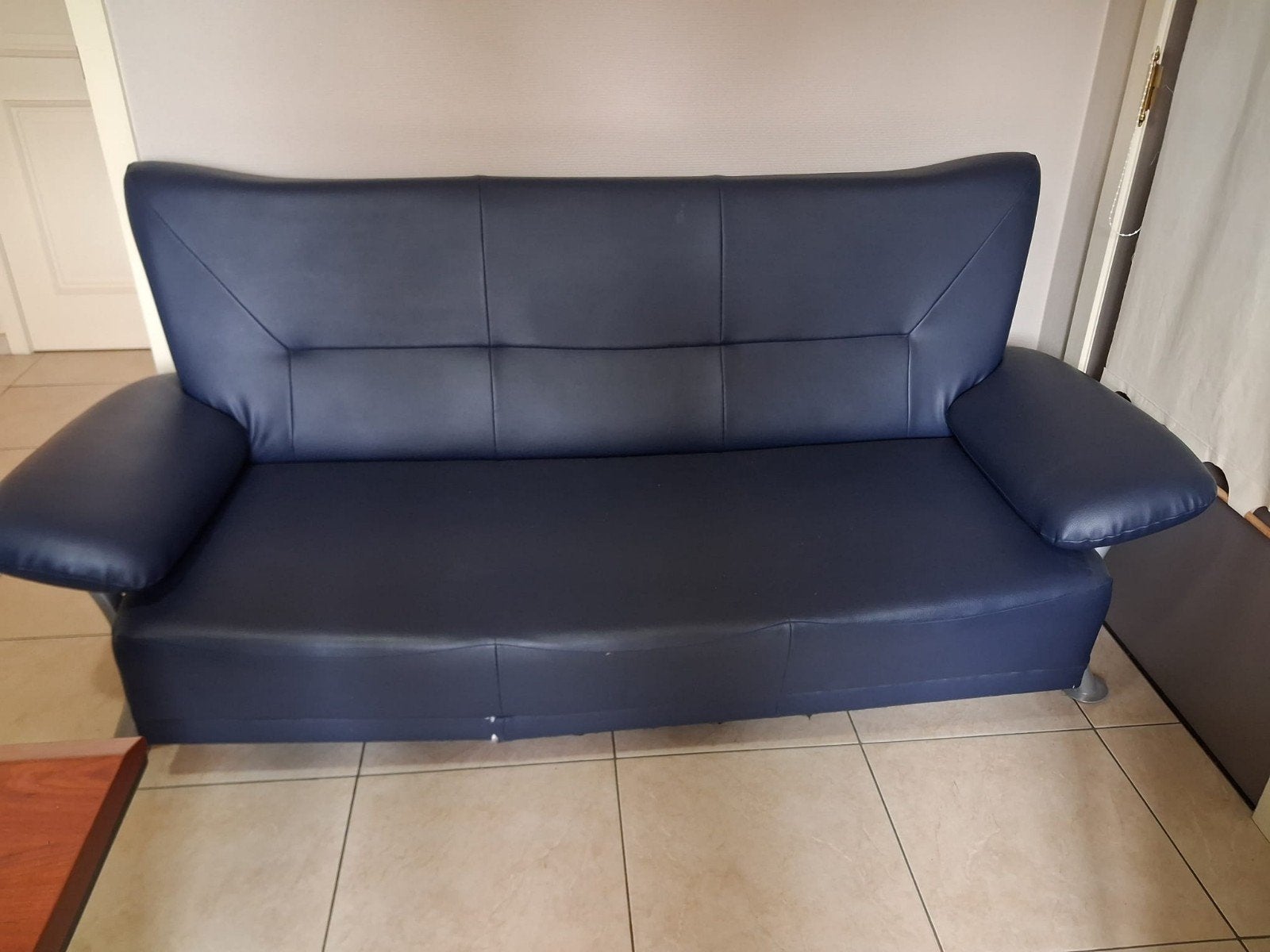 Comfortabele donkerblauwe zitbank, Huis en Inrichting, Banken | Bankstellen, Ophalen, 75 tot 100 cm, Tweepersoons, Leer