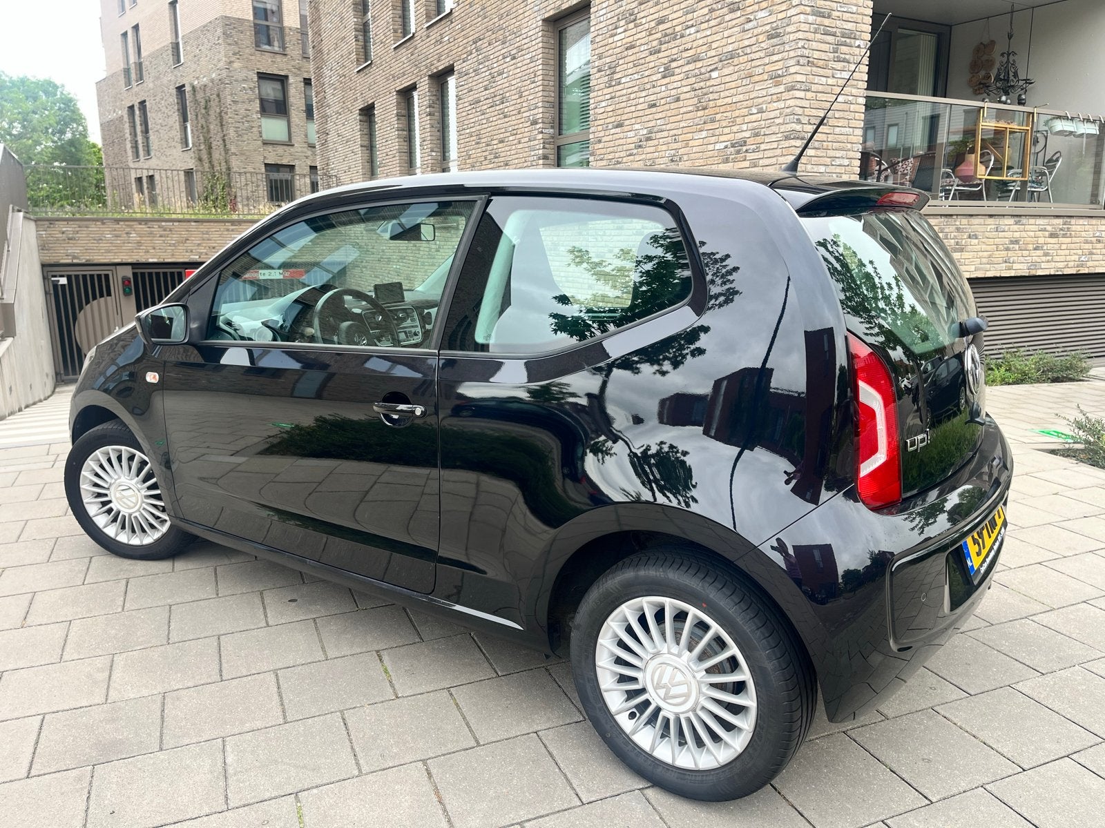 Volkswagen up! 1.0 55KW/75PK 3-DRS 2012 Zwart, Auto's, 74 pk, Up!, 4 stoelen, Zwart