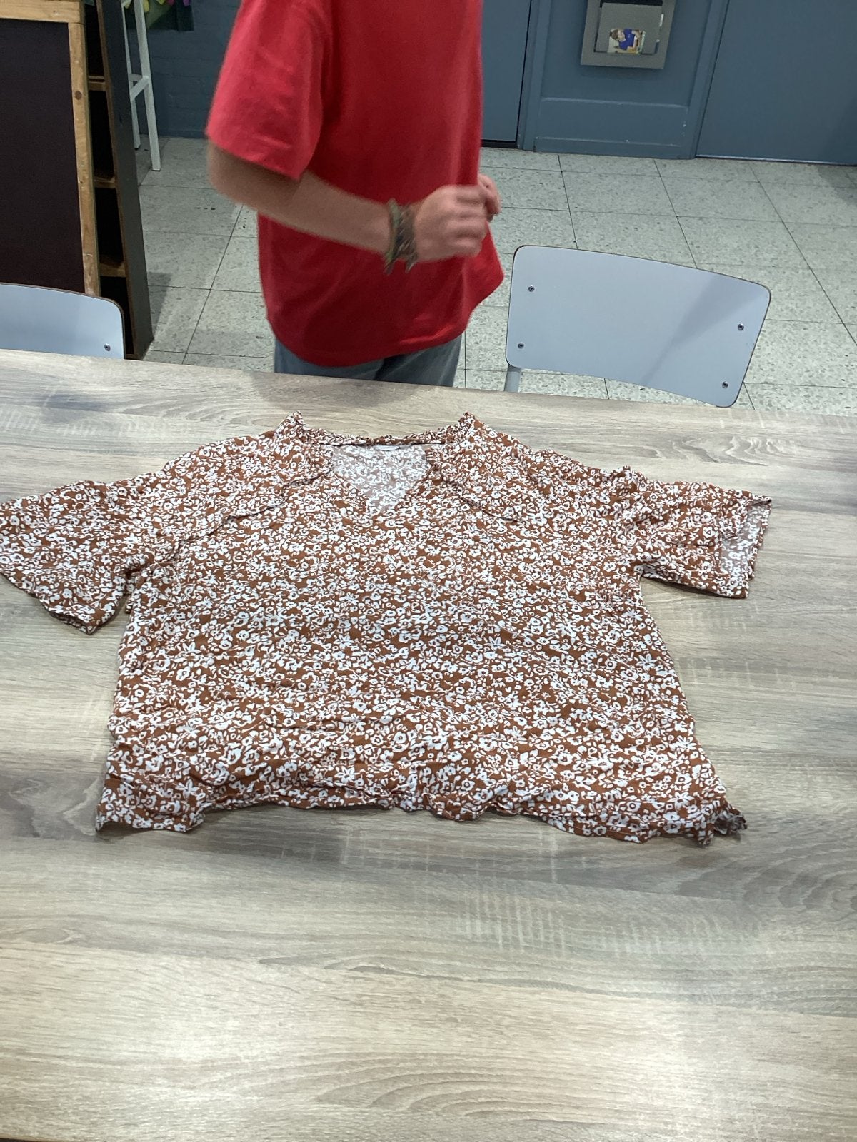 Bloes met bloemenprint - Maat XL, Kleding | Dames, Ophalen of Verzenden, Gedragen, Maat 46/48 (XL) of groter, Bruin