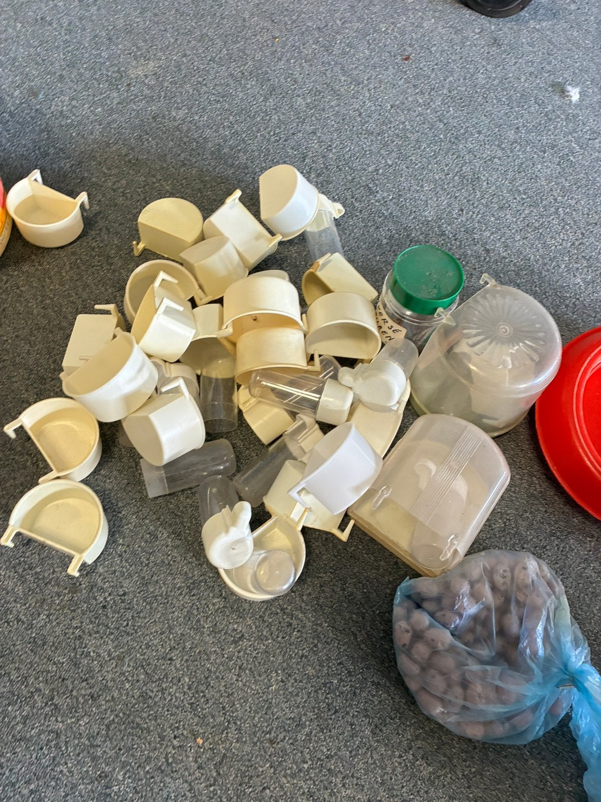 Vogel en kippen drinkens bakken torens GRATIS, Dieren en Toebehoren, Ophalen, Gebruikt, Drinken en Voederen, .