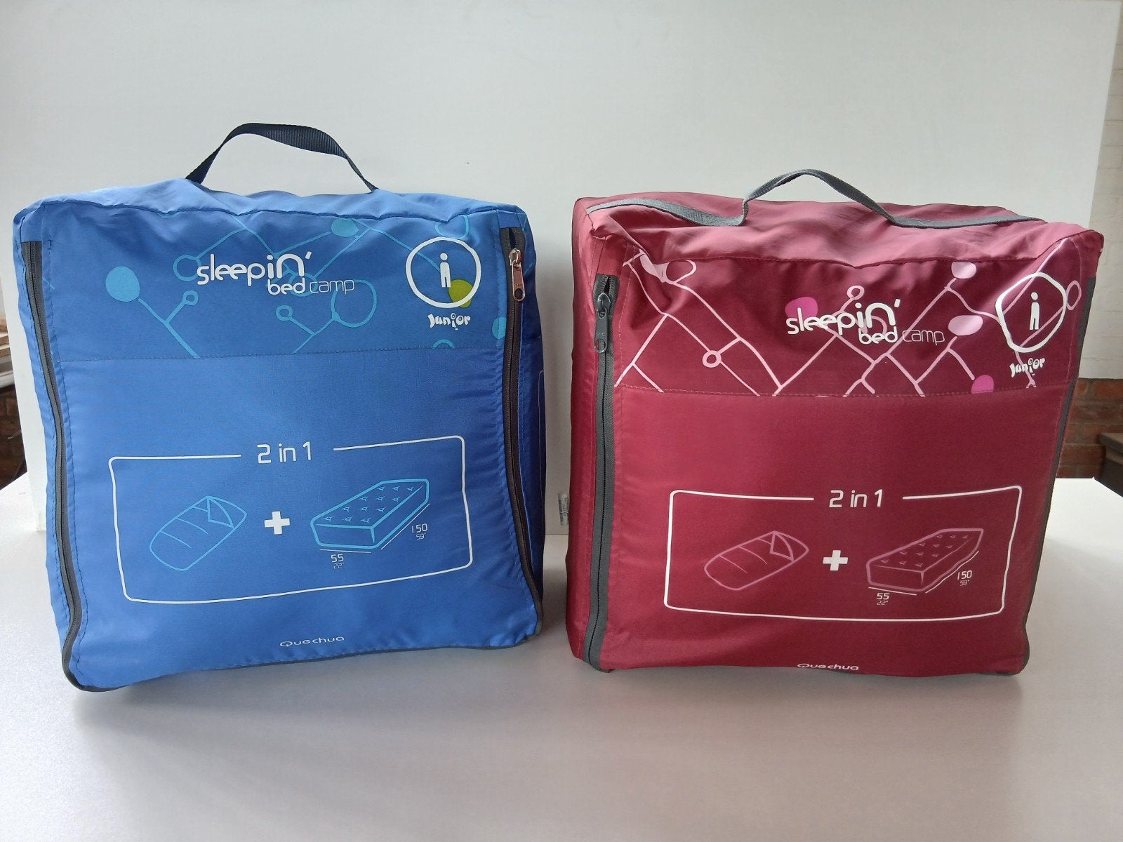 2 x Quechua Sleepin Bed Camp Junior luchtbedden met slaapzak, Ophalen of Verzenden, Hard kunststof, Minder dan 50 cm