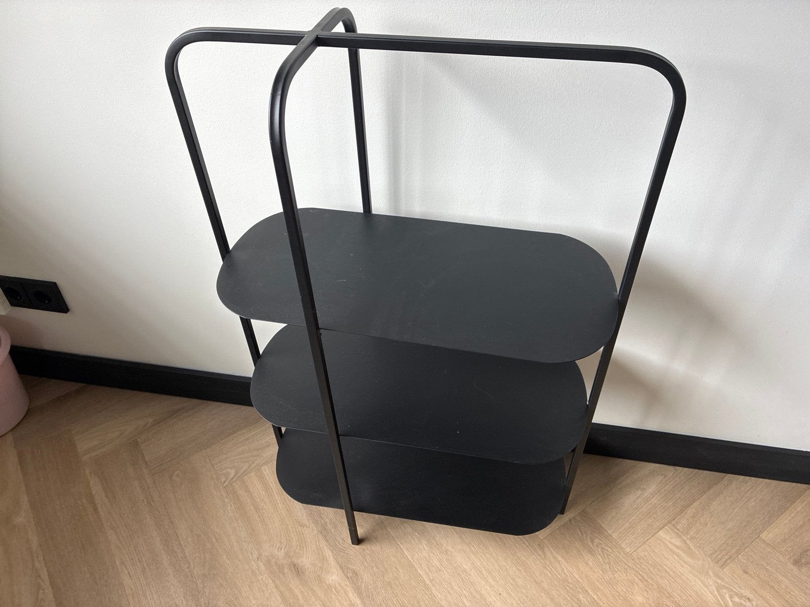 Zwart metalen bijzettafel/rek met 3 planken, Huis en Inrichting, Ophalen of Verzenden, Zo goed als nieuw