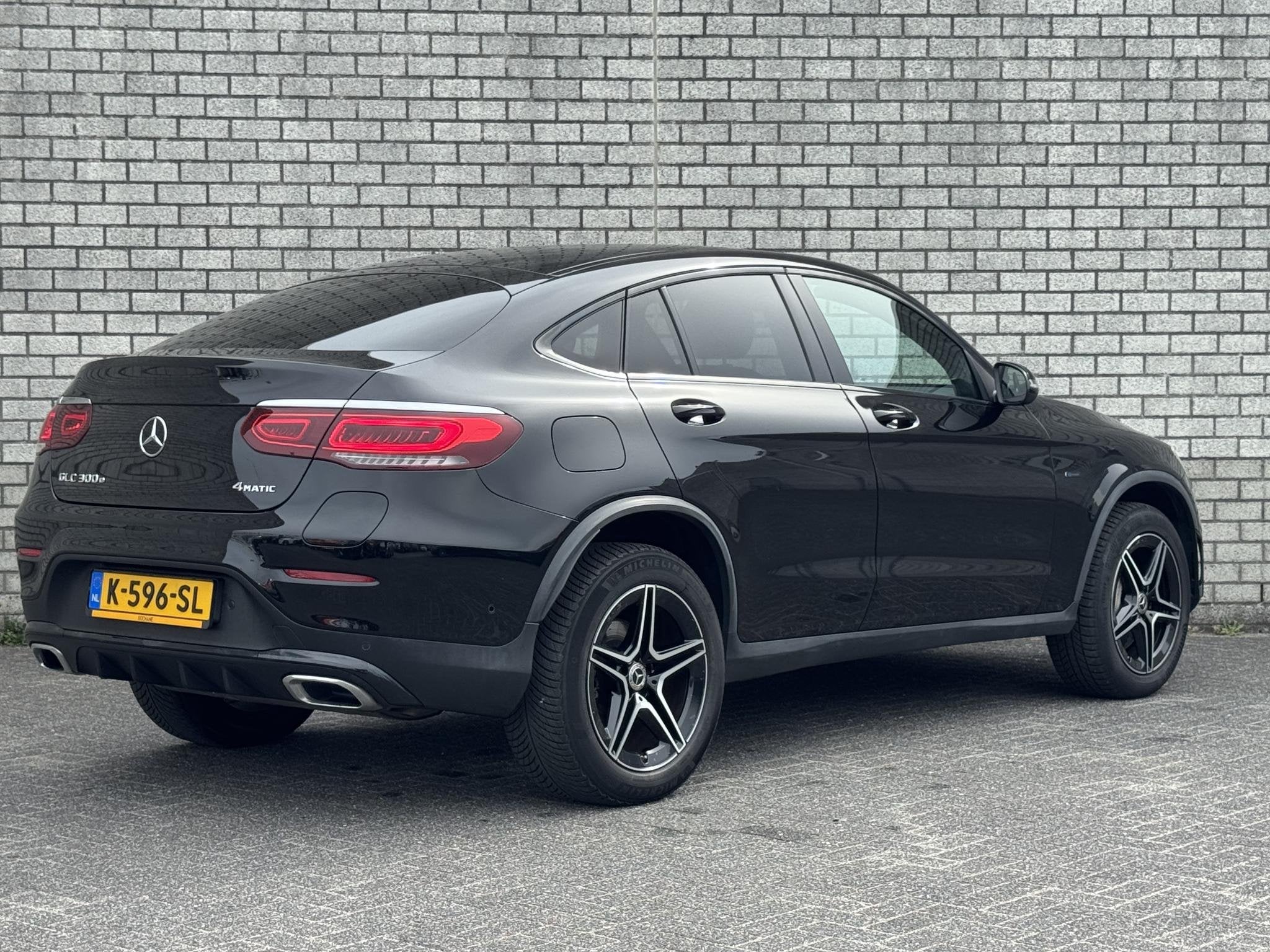 Mercedes-Benz GLC-klasse Coupé 300e 4MATIC AMG Line | Camer, Auto's, Automaat, 1940 kg, Gebruikt, 4 cilinders