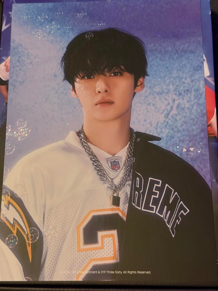 Stray Kids Lee Know poster the street kids, Ophalen of Verzenden, Zo goed als nieuw, Foto of Kaart