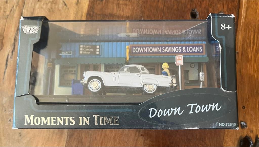Motor Max Moments In Time Downtown 1956 Ford Thunderbird, Hobby en Vrije tijd, Modelauto's | 1:43, Ophalen of Verzenden, Nieuw