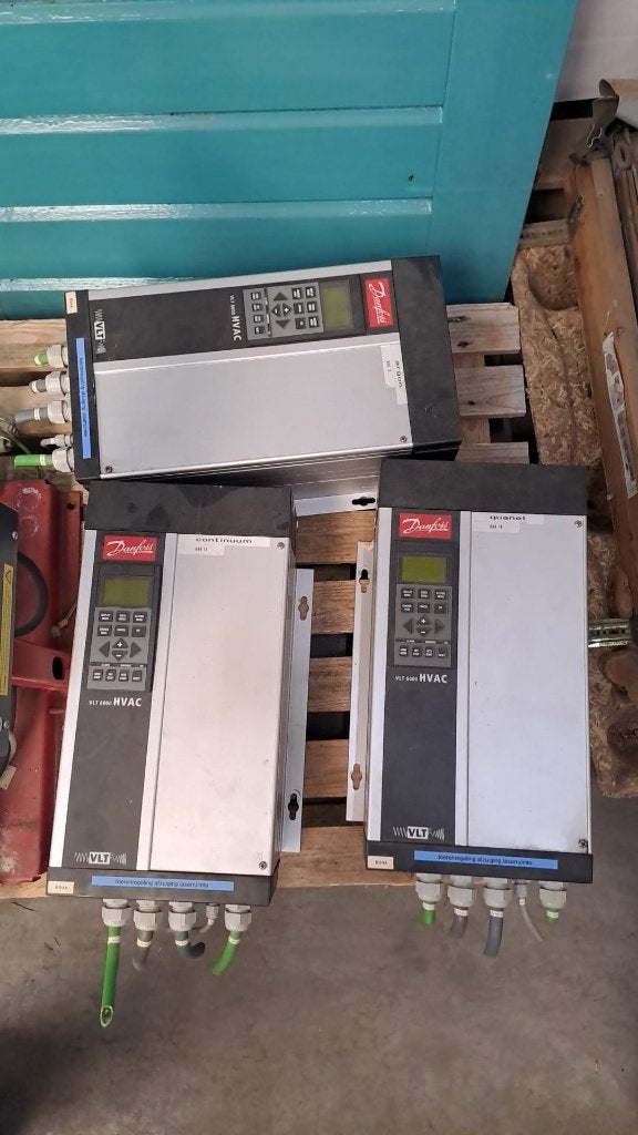 3 Danfoss VLT 6002HT frequentieregelaars samen, Ophalen, Gebruikt, Kabel of Snoer