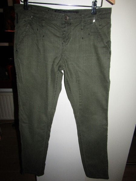 E841 Dept Denim Department mt W29 army legergroen chino, Kleding | Dames, Overige kleuren, Verzenden, Zo goed als nieuw, W28 - W29 (confectie 36)