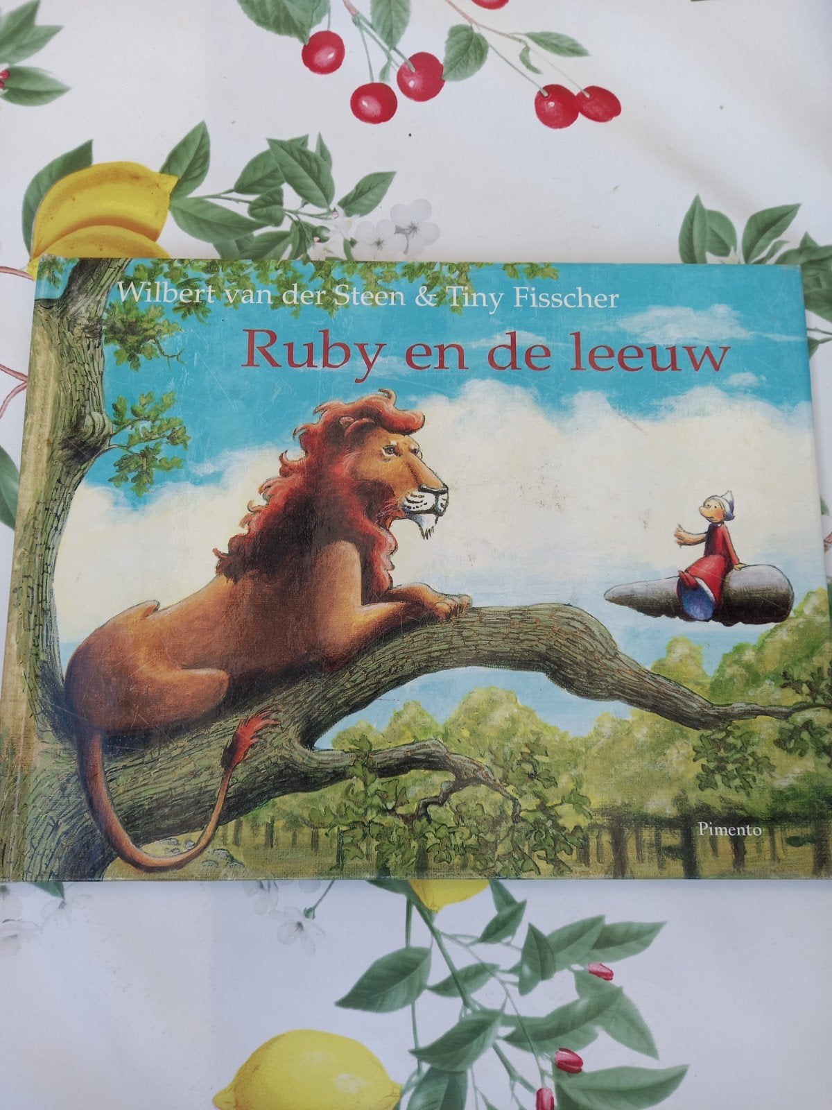 W Wilbert van der Steen - Ruby en de leeuw, Ophalen of Verzenden, Zo goed als nieuw, Wilbert van der Steen; Tiny Fisscher