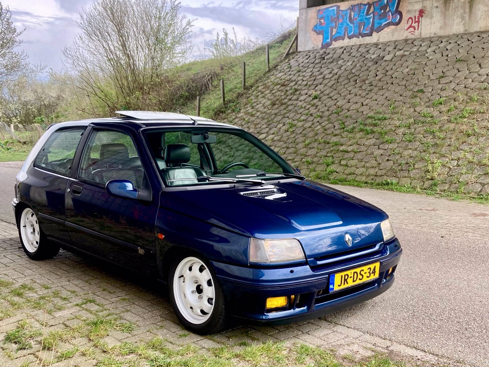 Renault Clio 2.0 16V 1994 leder 150PK “Williams”, Auto's, Voorwielaandrijving, Overige carrosserieën, Leder, Bruin
