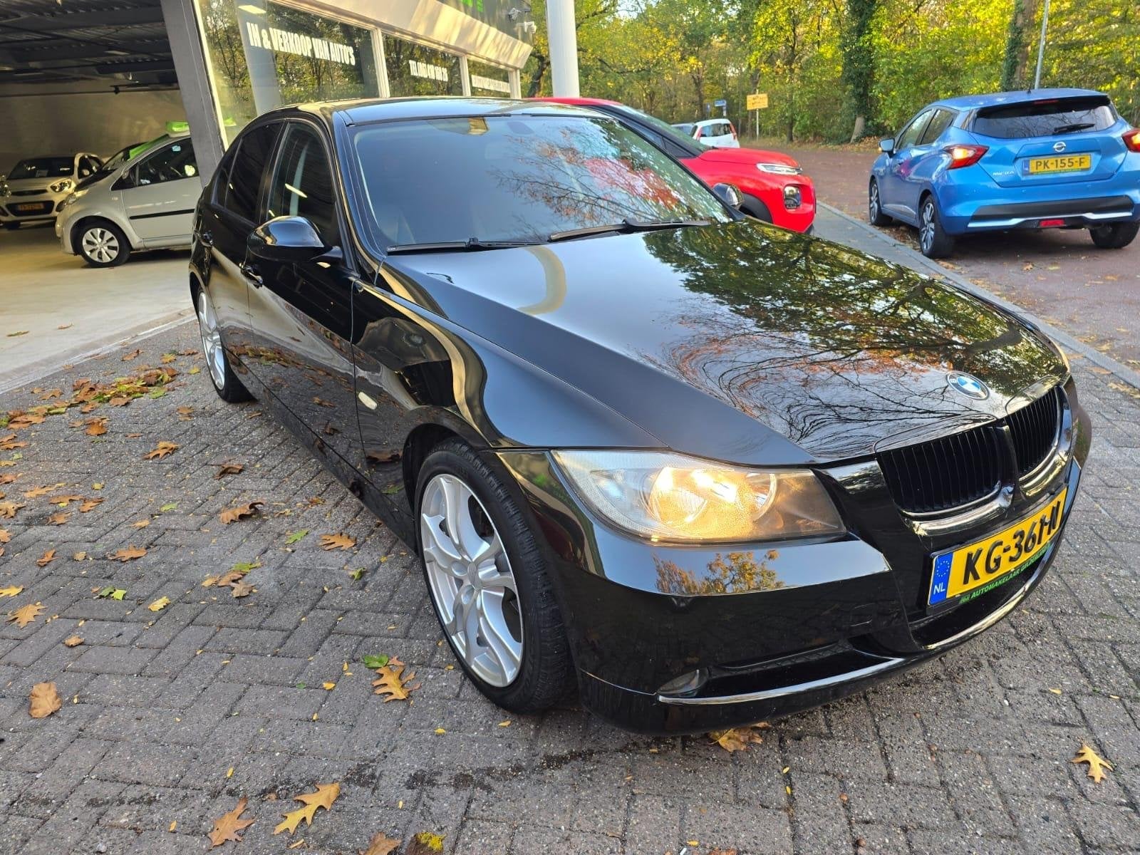 BMW 3-serie 318i Business Line | GOED ONDERHOUDEN | NIEUWE A, Dealer onderhouden, 4 cilinders, 129 pk, Zwart
