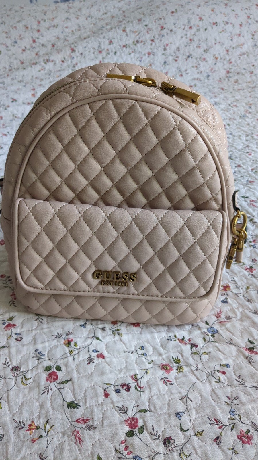 Guess Roze Gewatteerde Rugzak - Zo goed als nieuw, Overige merken, Minder dan 30 cm, Ophalen of Verzenden, Minder dan 25 cm