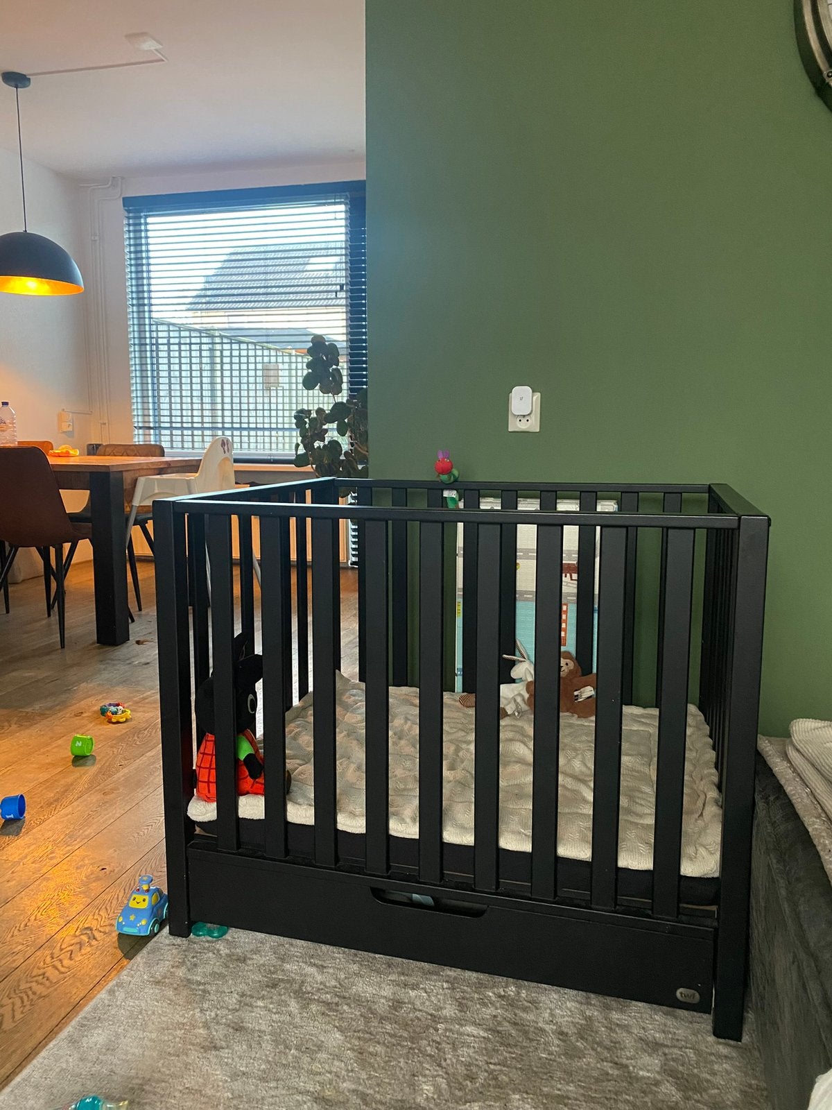 Mooie nette zwarte box, Kinderen en Baby's, Boxen, Ophalen, Zo goed als nieuw