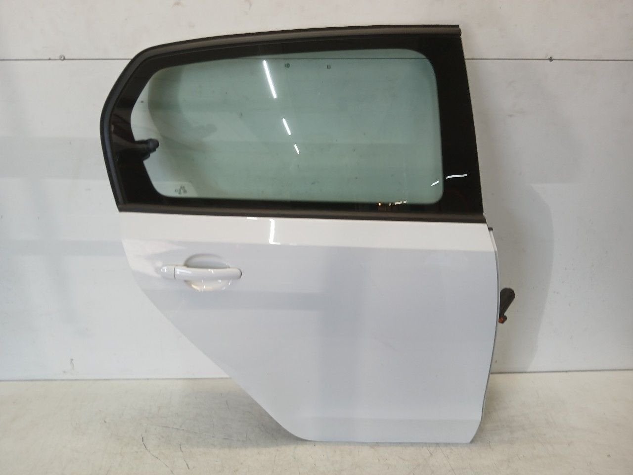 Portier rechts achter Volkswagen Up, Onderdelen@venauto.nl, Van der Ven Autorecycling B.V., Gebruikt, Ettenseweg 76, 4706 PB Roosendaal, The Netherlands