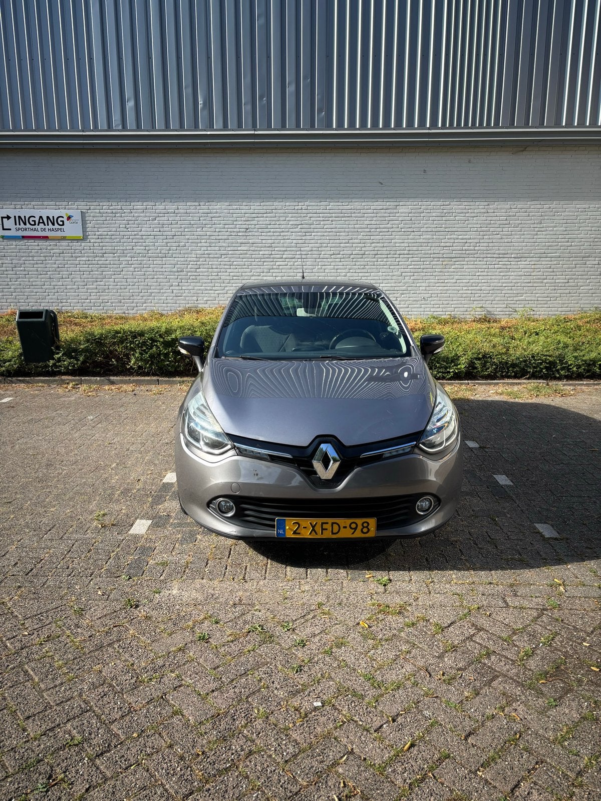 Renault Clio 1.5 dCi 90 PK (66 kW) – 5-deurs – Grijs, Auto's, Voorwielaandrijving, Zwart, 4 cilinders, 96 €/maand