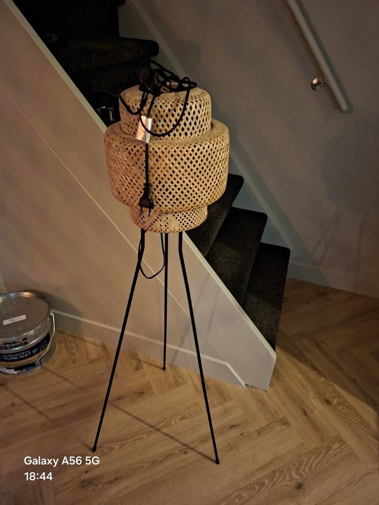 IKEA Sinnerlig Staanlamp - Bamboe en Metaal, Ophalen, 100 tot 150 cm, Zo goed als nieuw, Bohemian, Scandinavisch, Modern