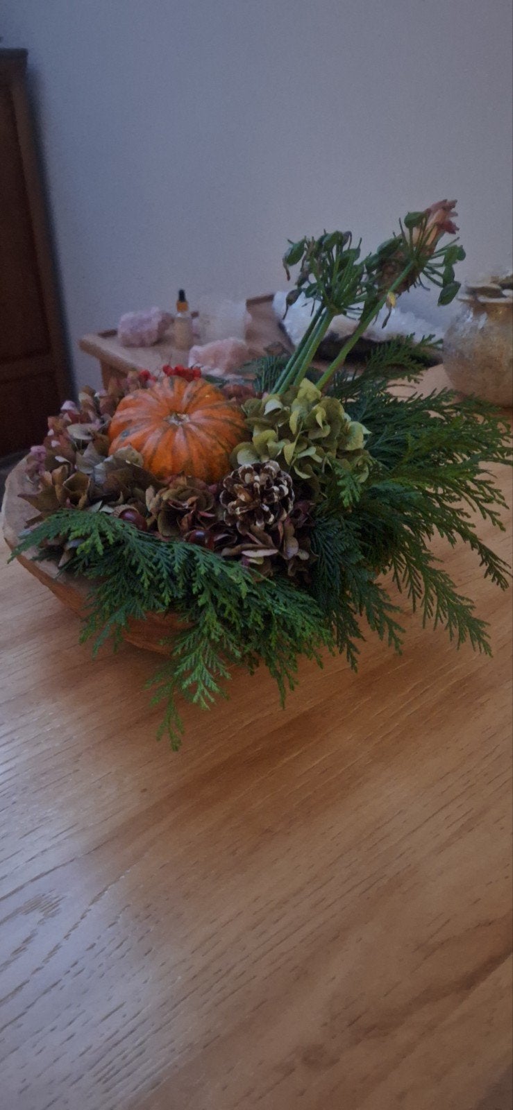 Mooi Herfststukje met pompoen en dennenappels, Huis en Inrichting, Ophalen of Verzenden