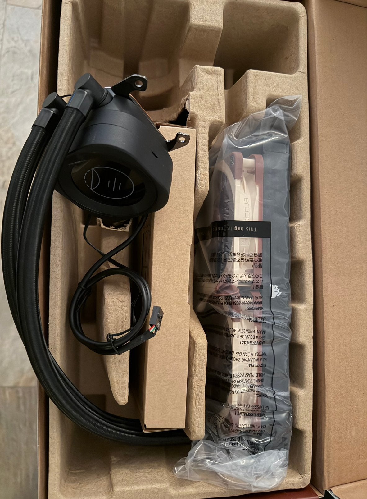 Corsair Nautilus 240 RS LCD + 2 x Noctua NF-A12x25 G2 PWM, Computers en Software, Ophalen of Verzenden, Zo goed als nieuw, Waterkoeling