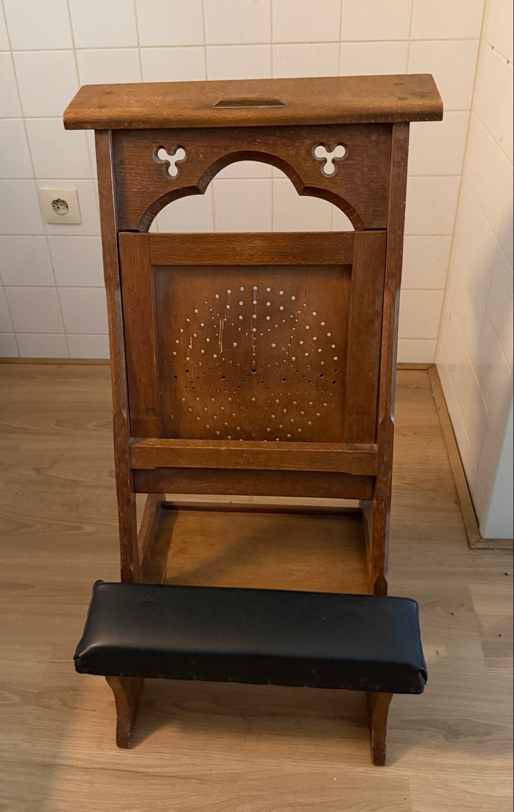 Antieke Biechtstoel / Kerkstoel - Eikenhout, Antiek en Kunst, Ophalen