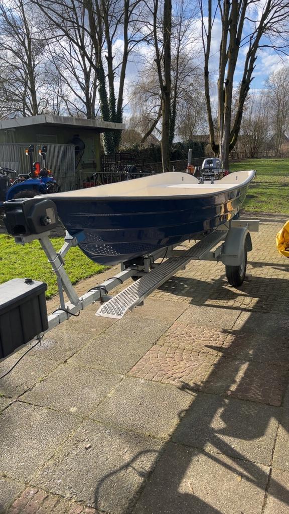 Mooie toer/visboot met 8 pk viertakt yamaha kortstaart, Watersport en Boten, Vis- en Consoleboten, Ophalen, Met afstandsbediening