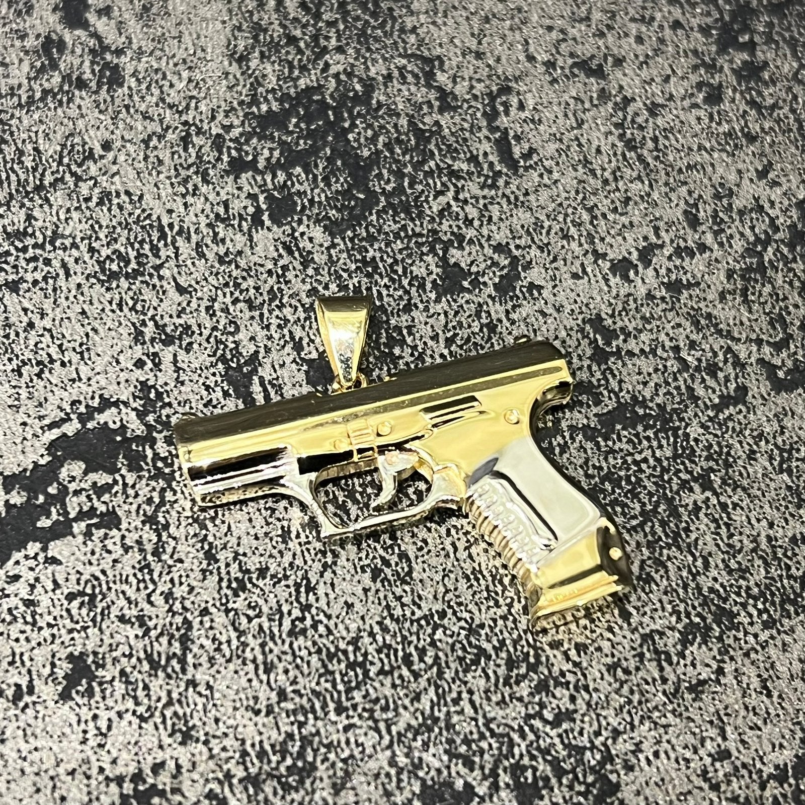 14k gouden pistool gun wapen kettinghanger nieuw, Ophalen of Verzenden, Nieuw, Goud, Kruis of Symbool